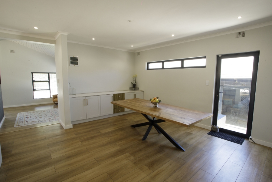 4 Bedroom Property for Sale in Loevenstein Western Cape